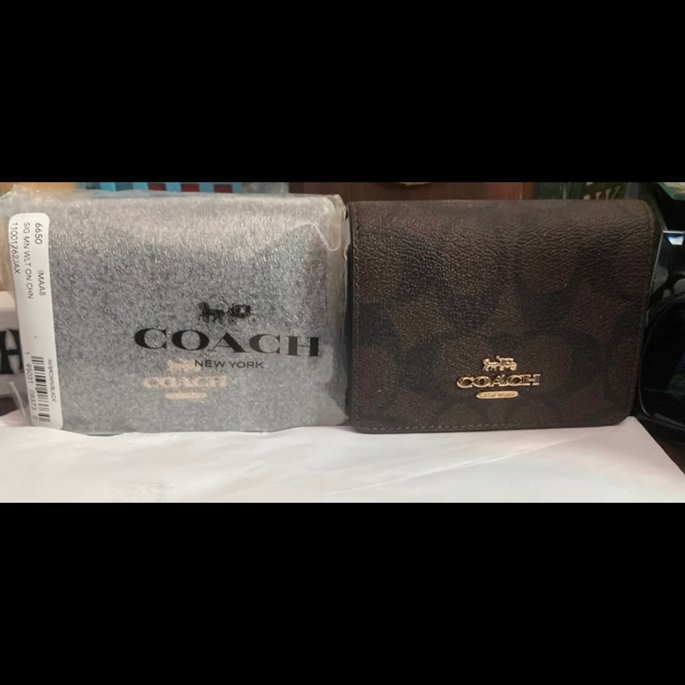 Coach mini wallet on chain